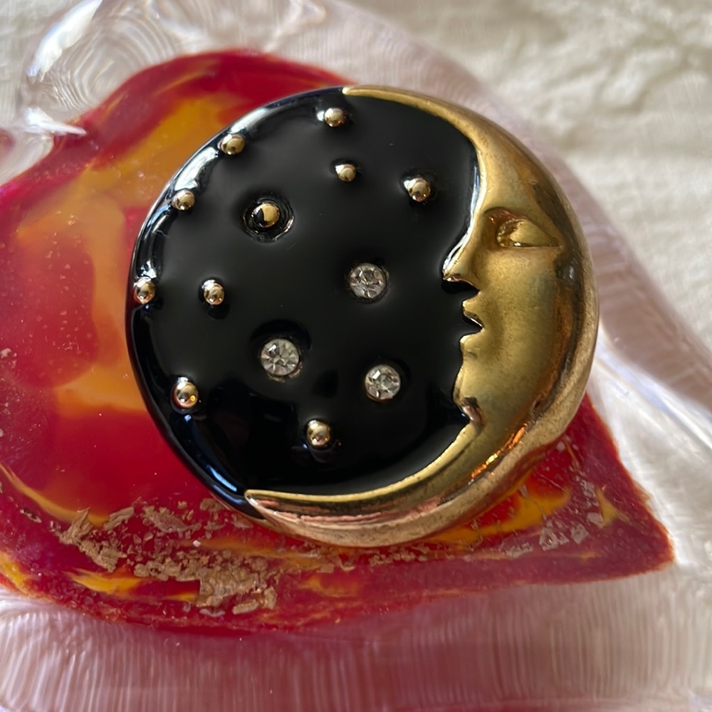 Man in the Moon Round Pin Brooch Circular Jewelry